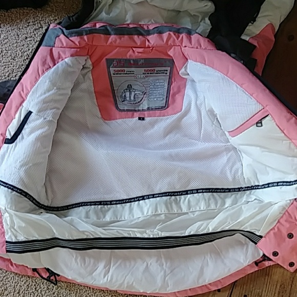 Ski jacket size small - Picture 5 of 8